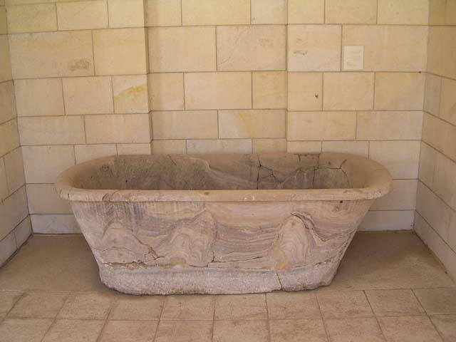 Roman  Bathtub